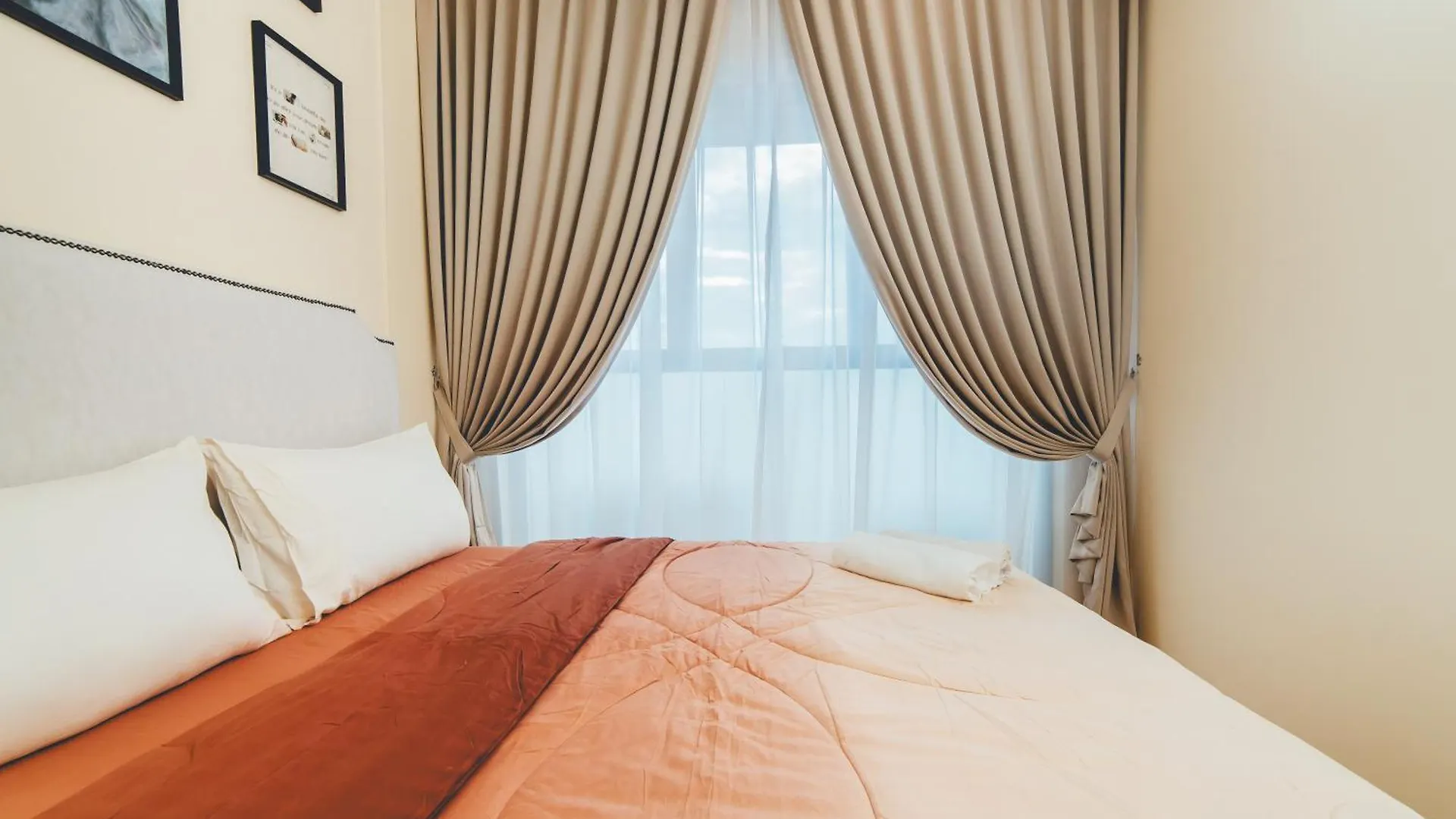 Danga Bay Vintage French 3Br6Pax Balcony Seaview By Our Stay Johor Bahru 0*,  Malaysia